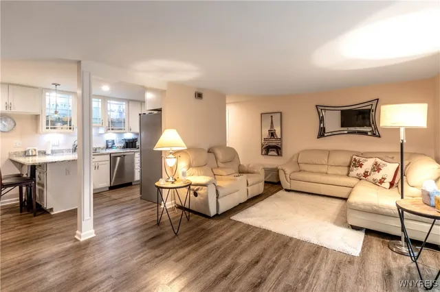 $299,900 | 60 Hamlin Square, Unit 3, Amherst, NY 14221