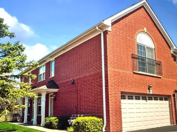 $435,900 | 1002 Kensington Drive, Northbrook, IL 60062