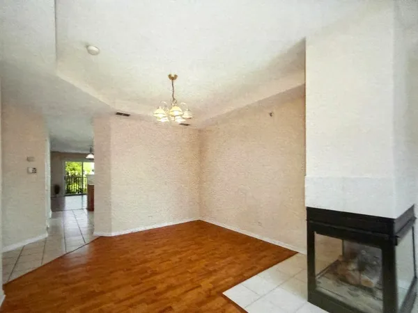 $435,900 | 1002 Kensington Drive, Northbrook, IL 60062