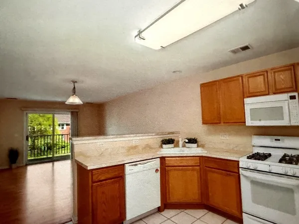 $435,900 | 1002 Kensington Drive, Northbrook, IL 60062