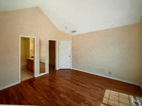 $435,900 | 1002 Kensington Drive, Northbrook, IL 60062