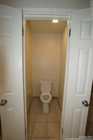 a bathroom with a toilet