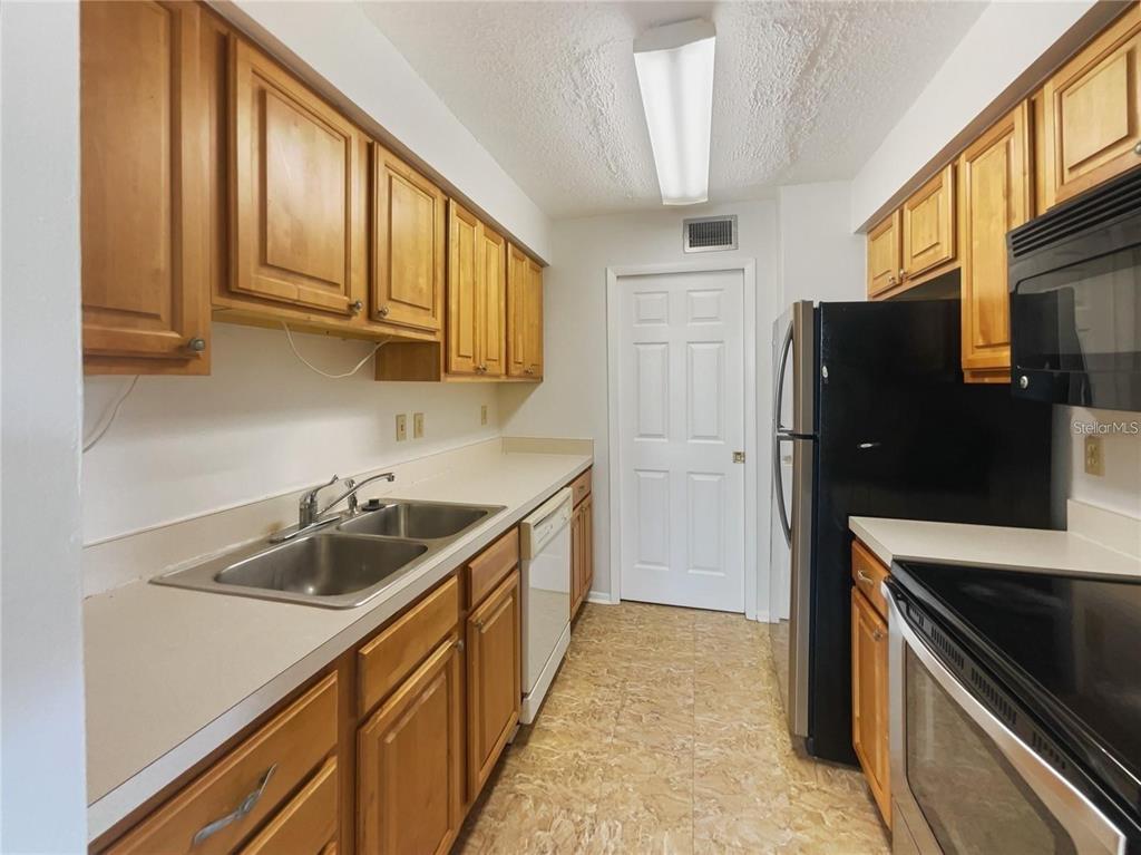 524 Orange Drive, Unit 22 Altamonte Springs, FL 32701 - Photo 5 of 18 a kitchen with a sink stove and refrigerator