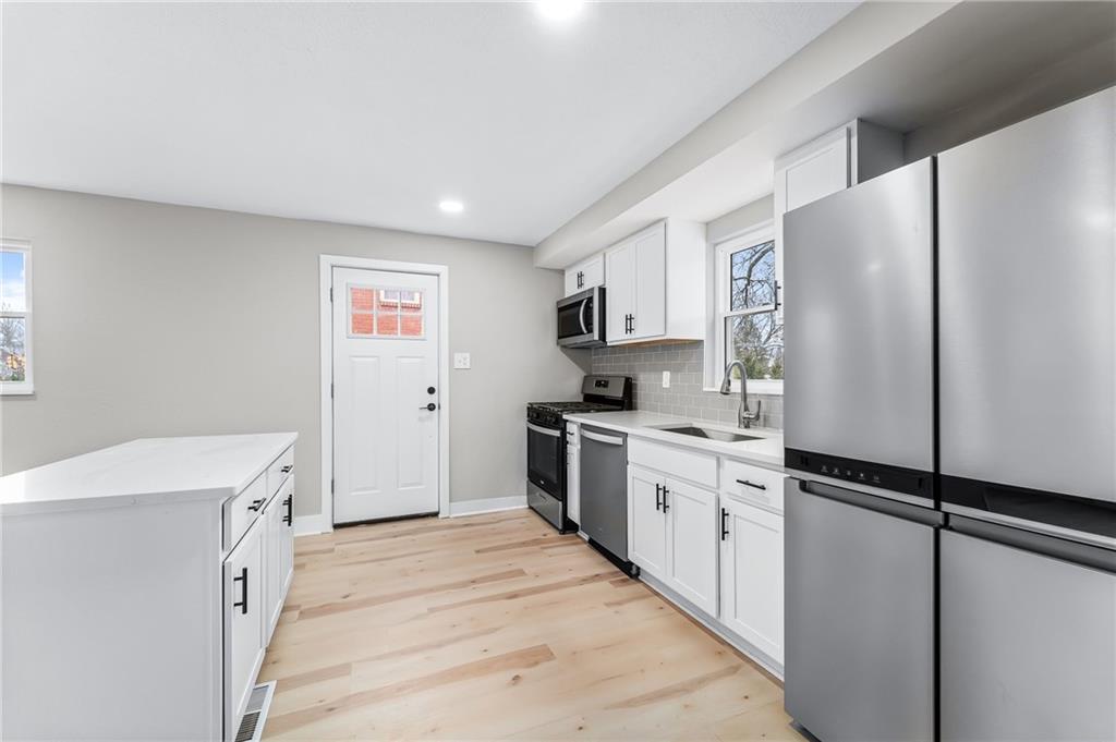 1313 Greentree Road Pittsburgh, PA 15220 - Photo 6 of 18 Gallery Image 6