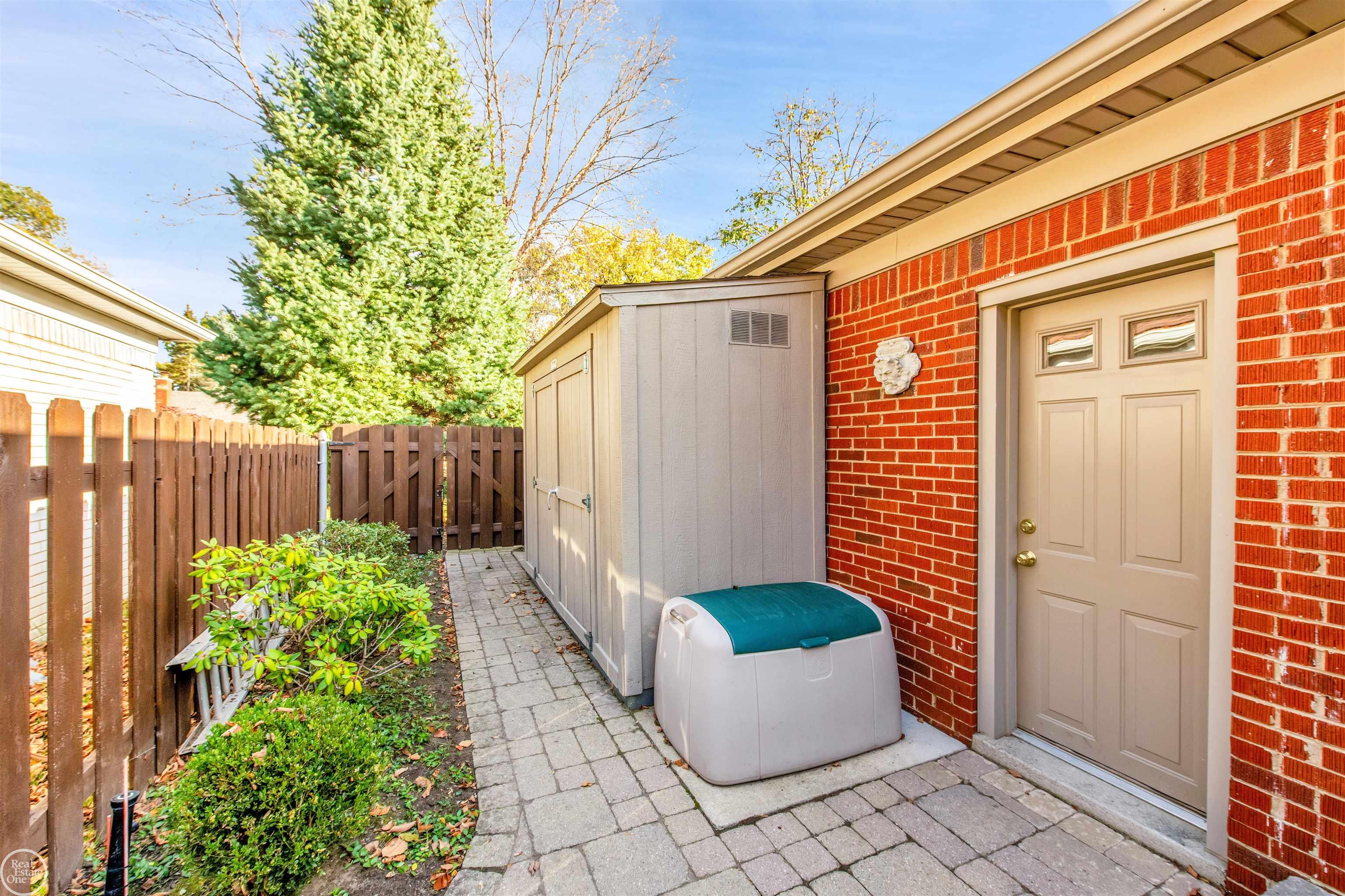 861 Shoreham Road Grosse Pointe Woods, MI 48236 - Photo 45 of 53