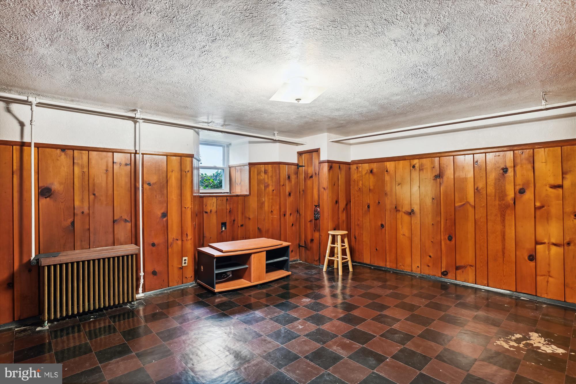 1634 Roundhill Road Baltimore, MD 21218 - Photo 15 of 20 Spacious Family Room