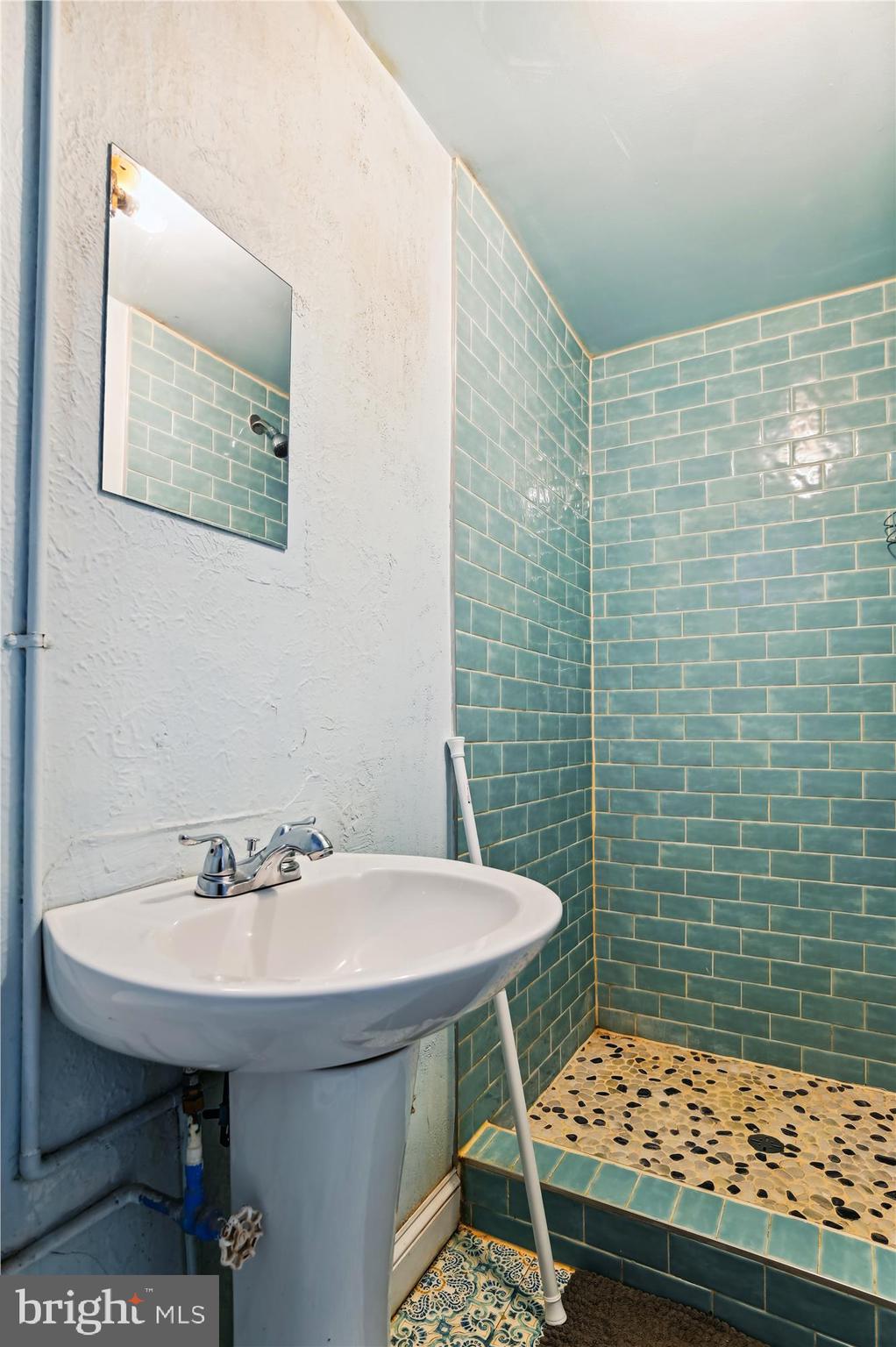 1634 Roundhill Road Baltimore, MD 21218 - Photo 17 of 20 Bathroom two