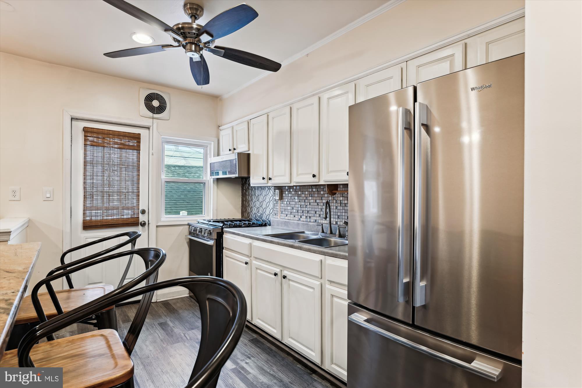 1634 Roundhill Road Baltimore, MD 21218 - Photo 6 of 20 Stainless Appliances