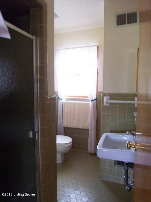 5184 Lawrenceburg Road Bloomfield, KY 40008 - Photo 22 of 45 Bathroom