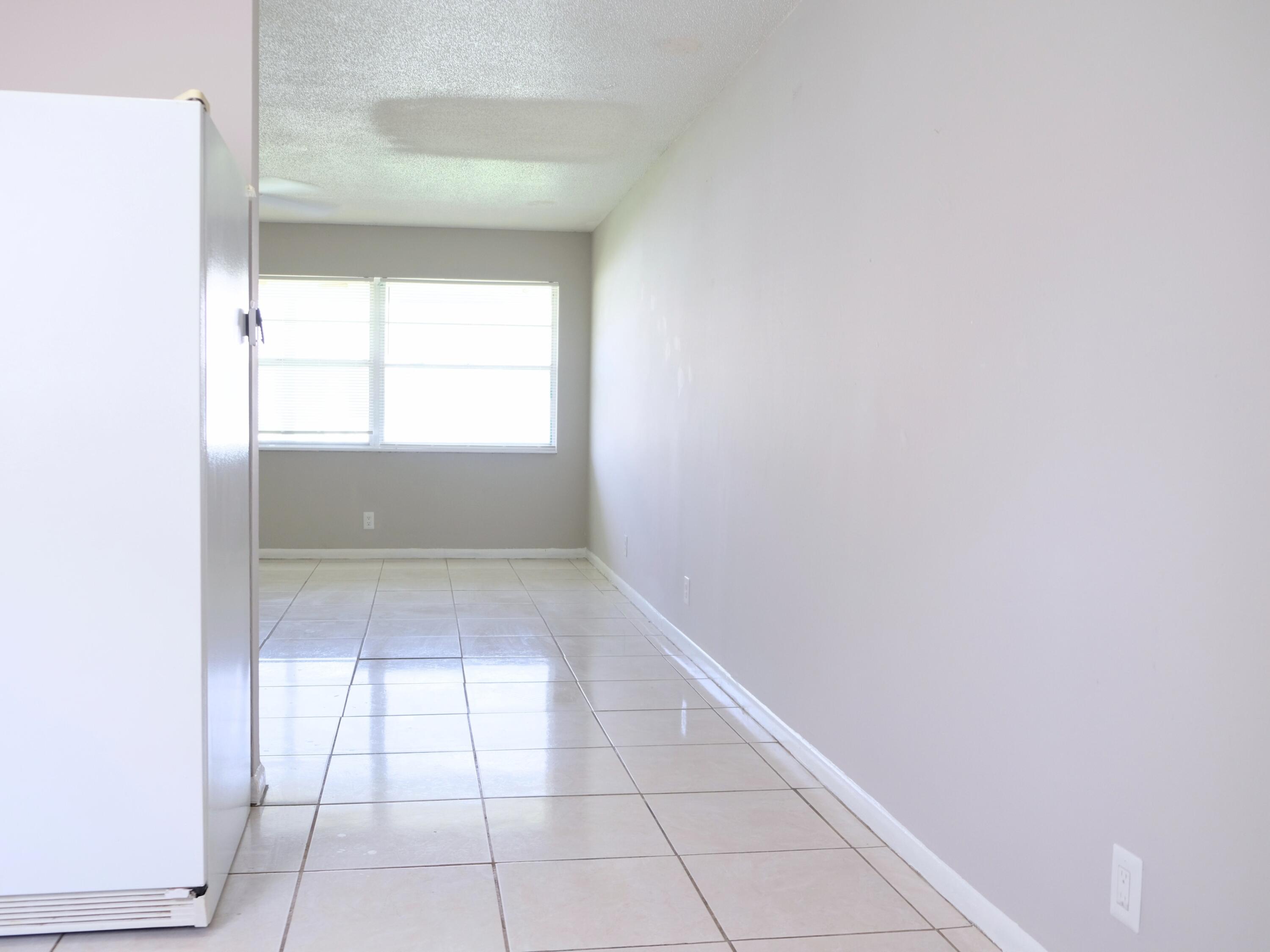 401 Silver Beach Road, Unit A Riviera Beach, FL 33403 - Photo 7 of 13 Dining