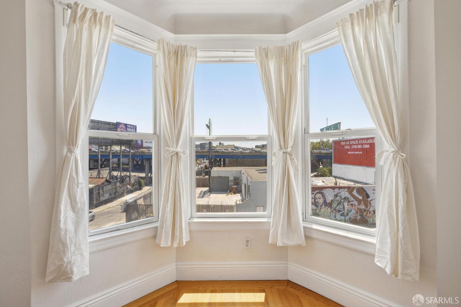 984 Harrison Street San Francisco, CA 94107 - Photo 24 of 34 a view of an empty room and window