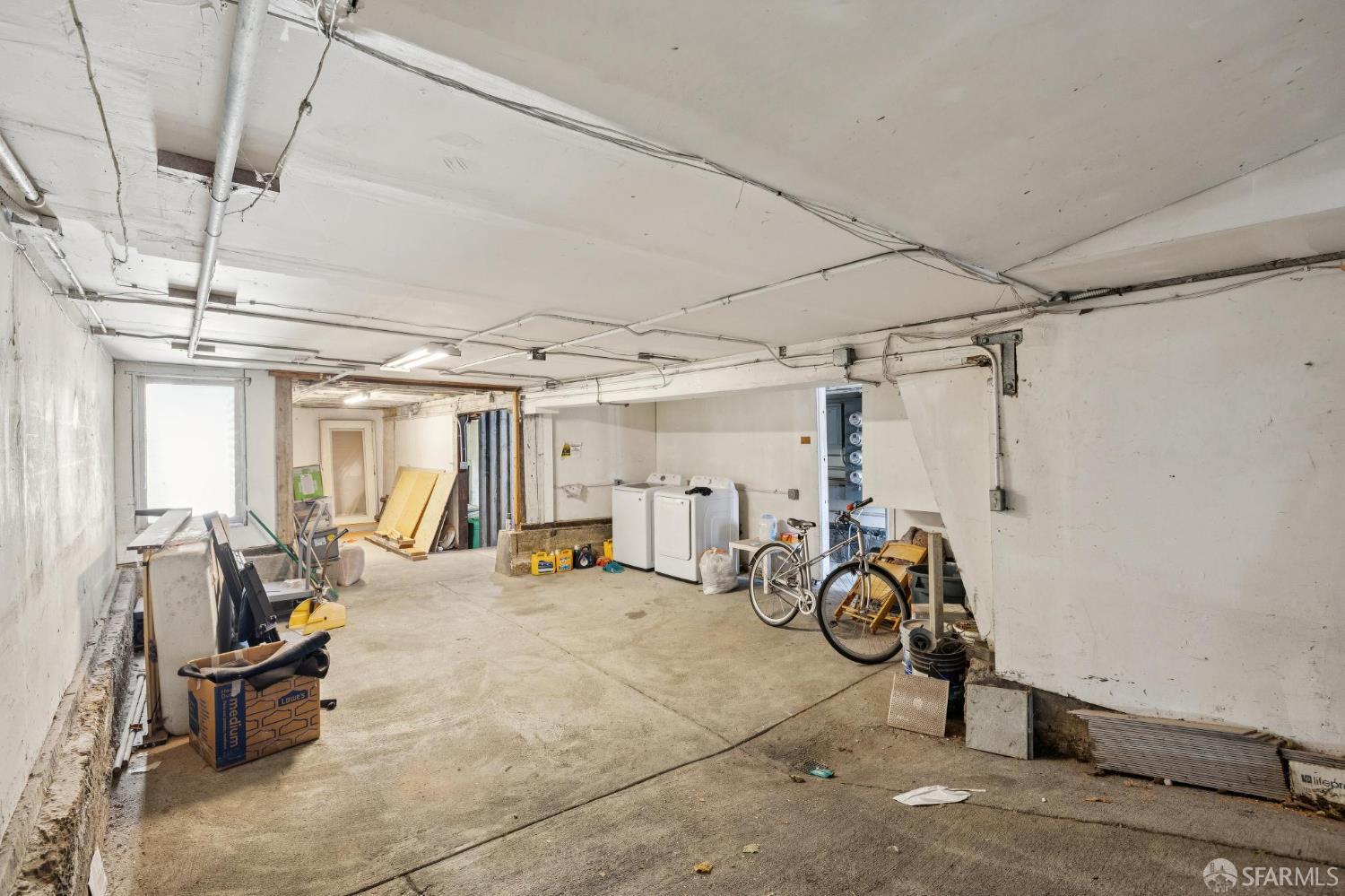 984 Harrison Street San Francisco, CA 94107 - Photo 29 of 34 a view of a room with gym equipment