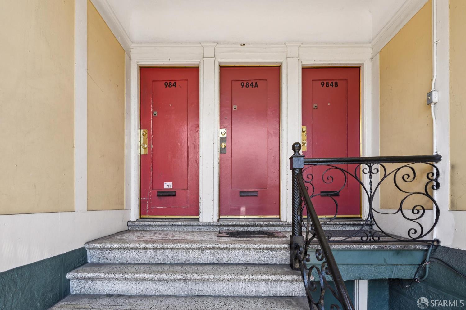 984 Harrison Street San Francisco, CA 94107 - Photo 3 of 34 a front view of a building with entryway