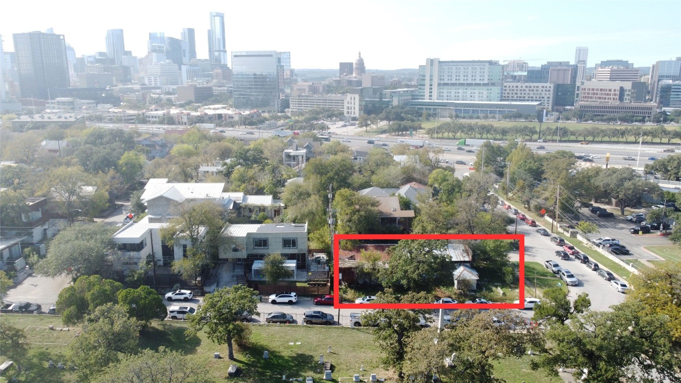 1011 East 16th Street Austin, TX 78702 - Photo 3 of 5 a view of a city