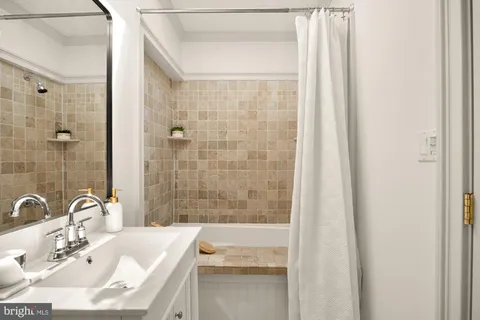 $649,000 | 260 Warren Street Northeast, Washington, DC 20002