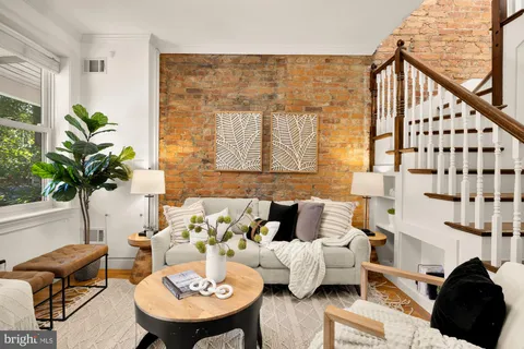 $649,000 | 260 Warren Street Northeast, Washington, DC 20002