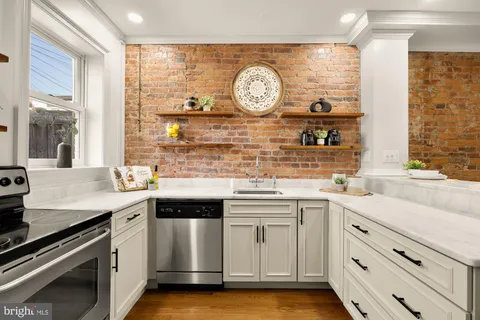 $649,000 | 260 Warren Street Northeast, Washington, DC 20002