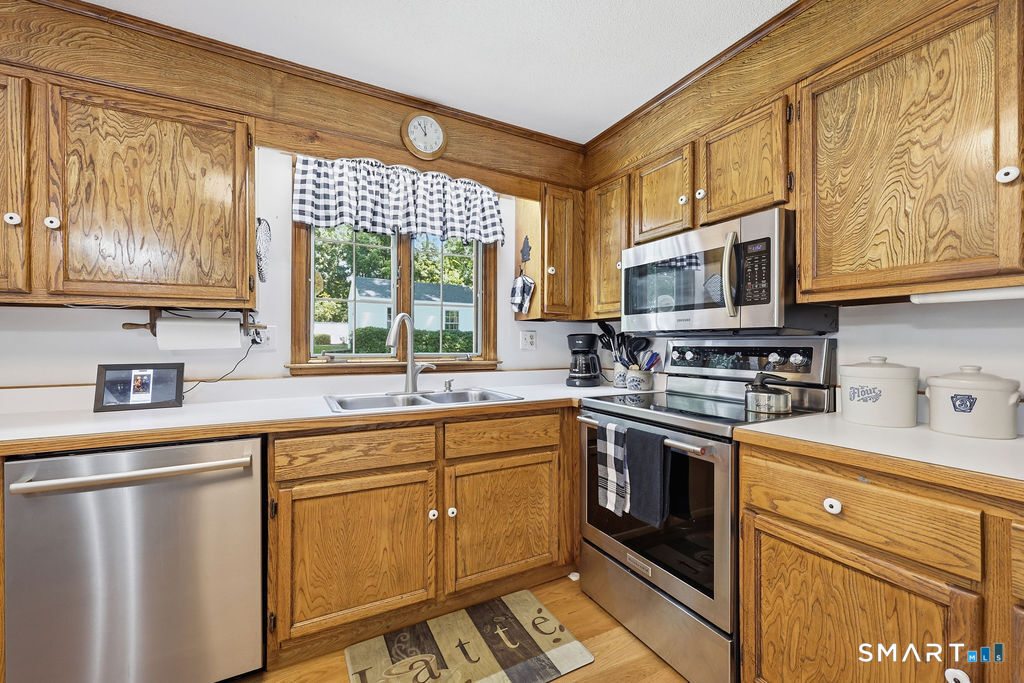 1451 Neipsic Road Glastonbury, CT 06033 - Photo 11 of 37