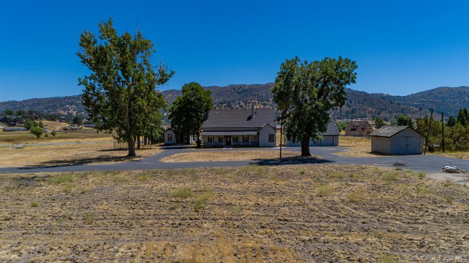 28701 Bear Valley Road Tehachapi, CA 93561 - Photo 18 of 57 Gallery Image 18