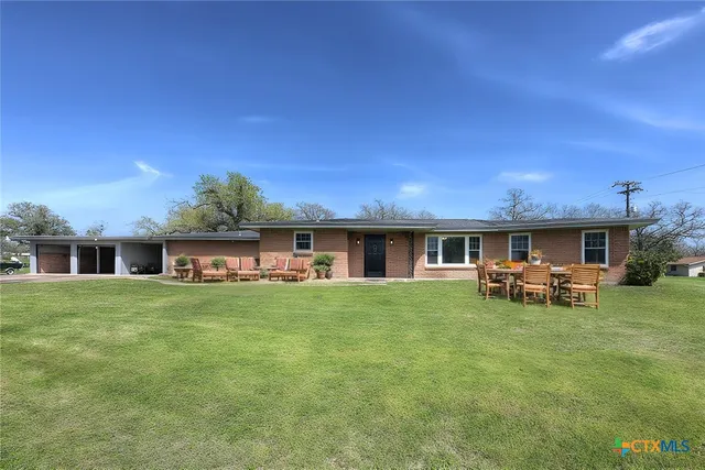 a view of a house with a yard