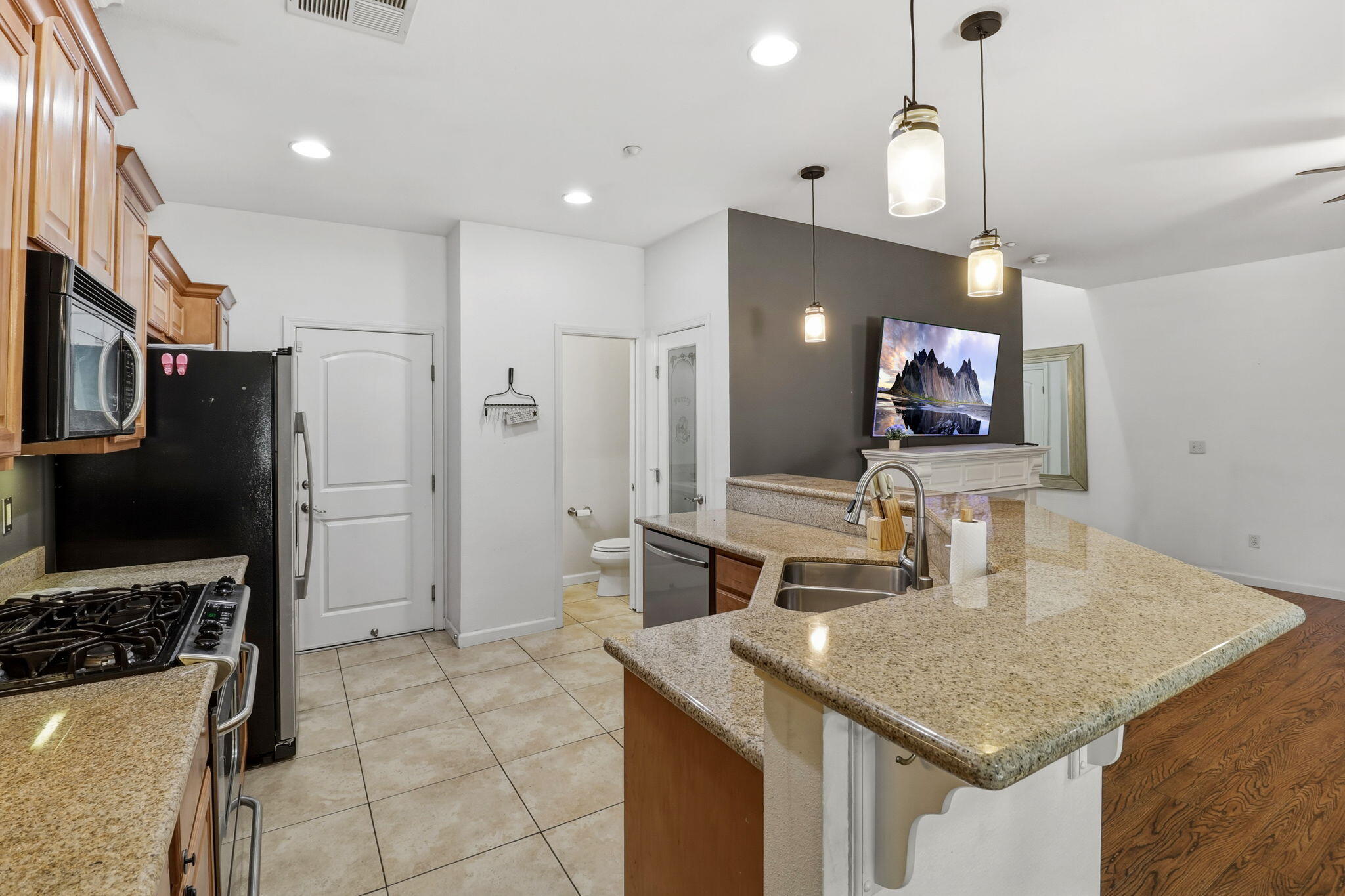 3144 Niklaus Path Redding, CA 96002 - Photo 12 of 24 17-web-or-mls-05 (2)