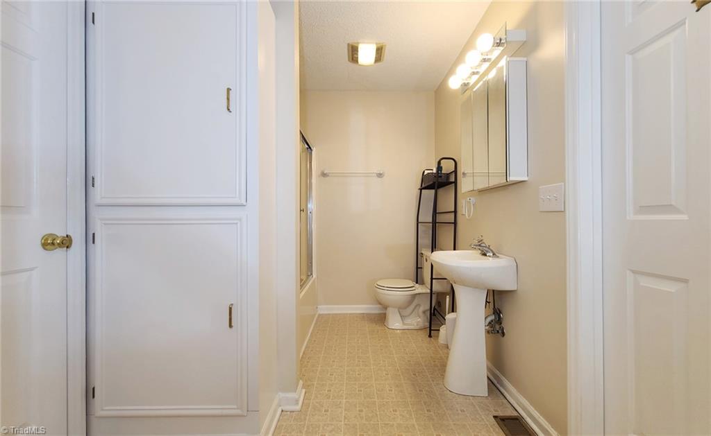2301 Griffith Road Winston-Salem, NC 27103 - Photo 24 of 50 Shared full bath between 2nd and 3rd bedrooms