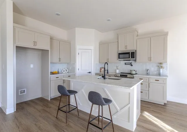 $349,800 | 5221 Farnsworth Avenue, Fort Worth, TX 76107