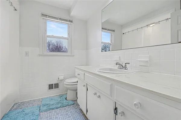 $299,900 | 45 Kings Gate South, Irondequoit, NY 14617