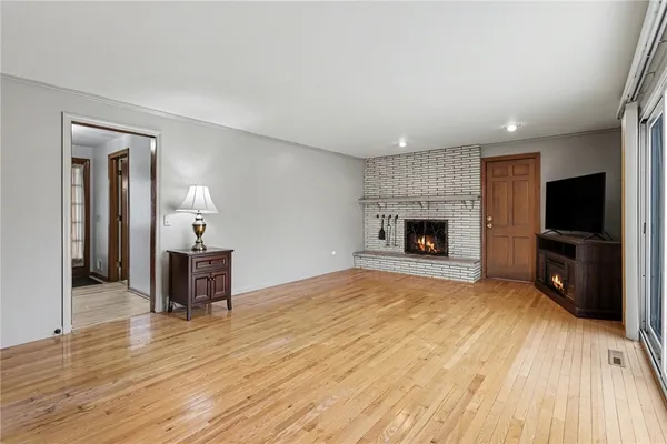 $299,900 | 45 Kings Gate South, Irondequoit, NY 14617