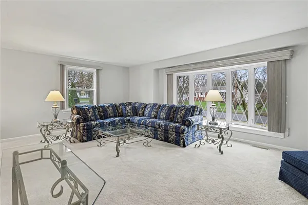 $299,900 | 45 Kings Gate South, Irondequoit, NY 14617