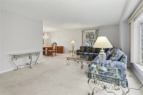 $299,900 | 45 Kings Gate South, Irondequoit, NY 14617