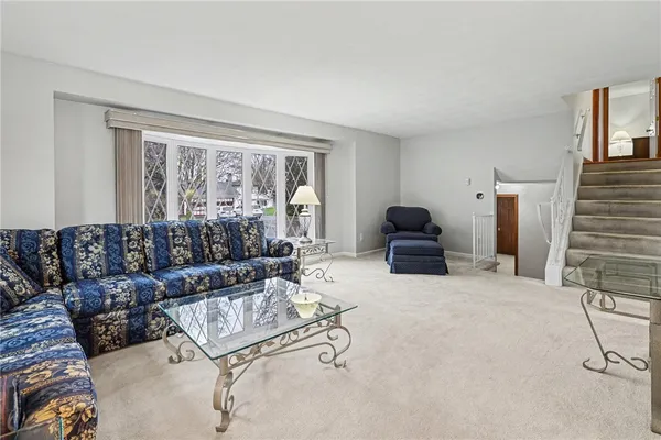 $299,900 | 45 Kings Gate South, Irondequoit, NY 14617