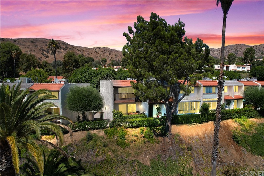 7739 Vía Capri Burbank, CA 91504 - Photo 1 of 33