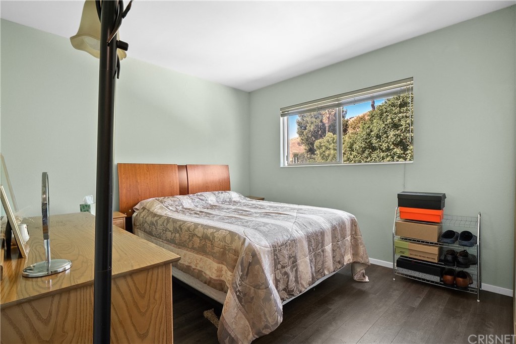 7739 Vía Capri Burbank, CA 91504 - Photo 13 of 33