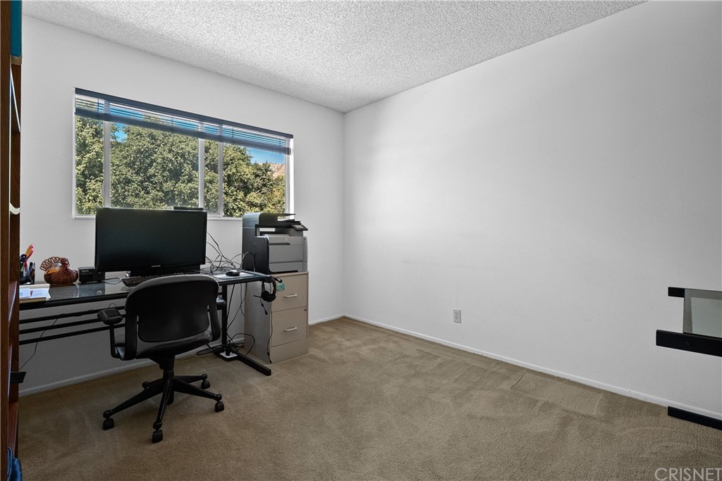 7739 Vía Capri Burbank, CA 91504 - Photo 16 of 33