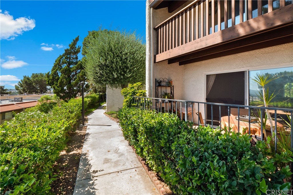 7739 Vía Capri Burbank, CA 91504 - Photo 18 of 33