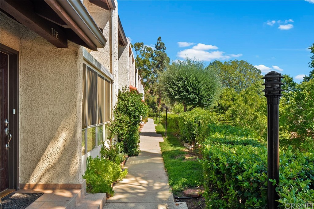 7739 Vía Capri Burbank, CA 91504 - Photo 19 of 33