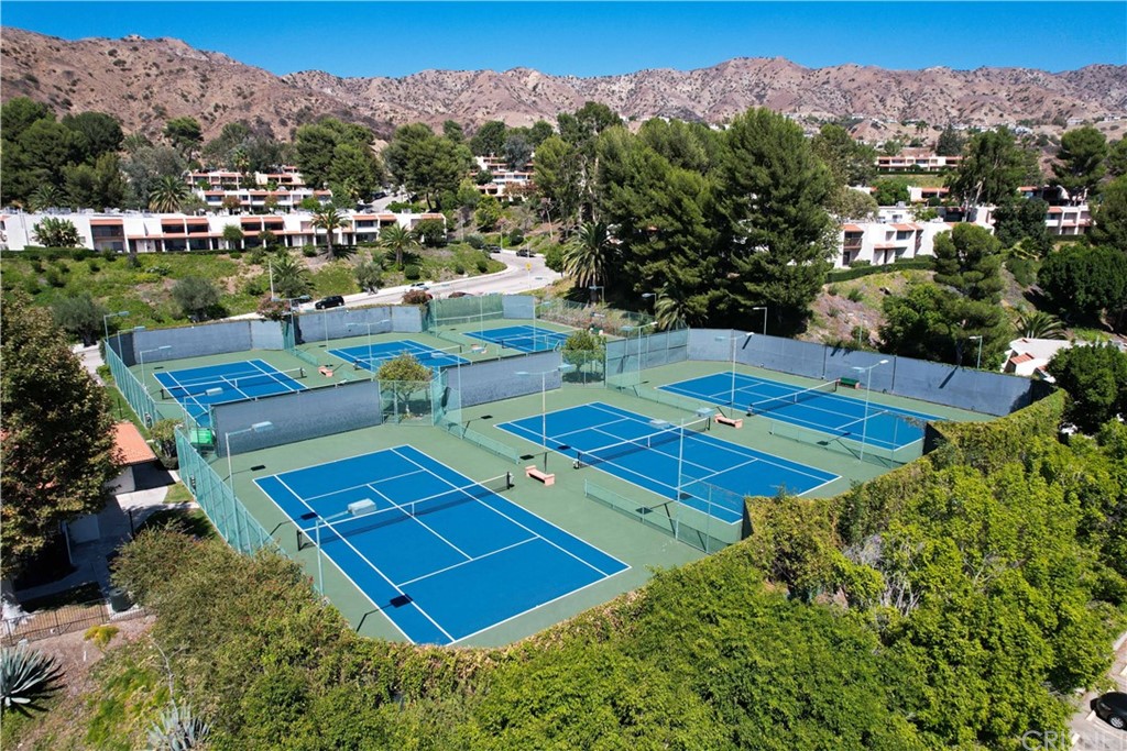 7739 Vía Capri Burbank, CA 91504 - Photo 22 of 33