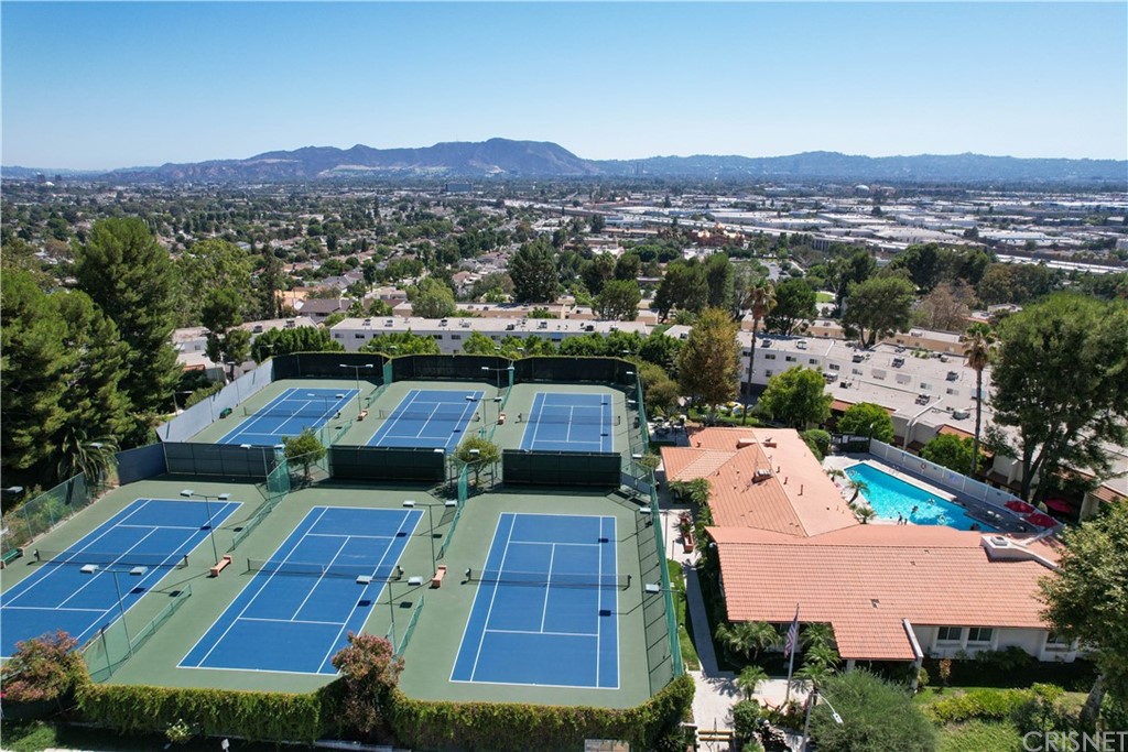 7739 Vía Capri Burbank, CA 91504 - Photo 24 of 33