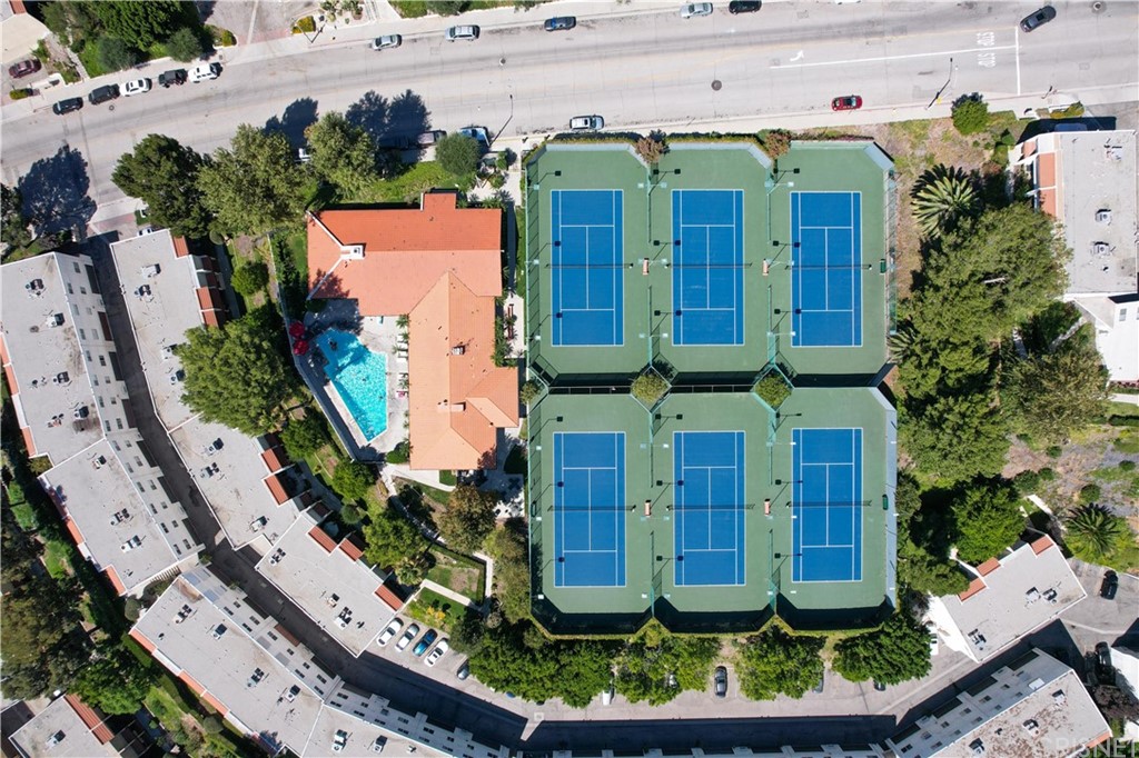 7739 Vía Capri Burbank, CA 91504 - Photo 27 of 33