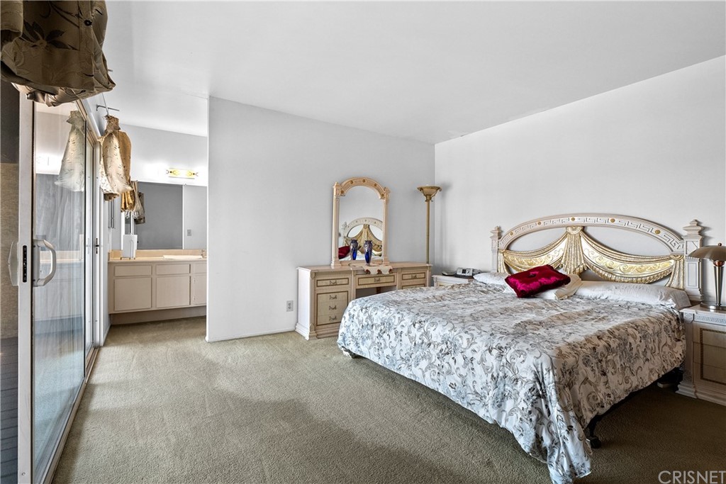 7739 Vía Capri Burbank, CA 91504 - Photo 10 of 33