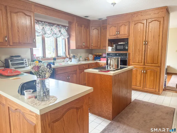 $569,000 | 10 Boris Court, Meriden, CT 06450