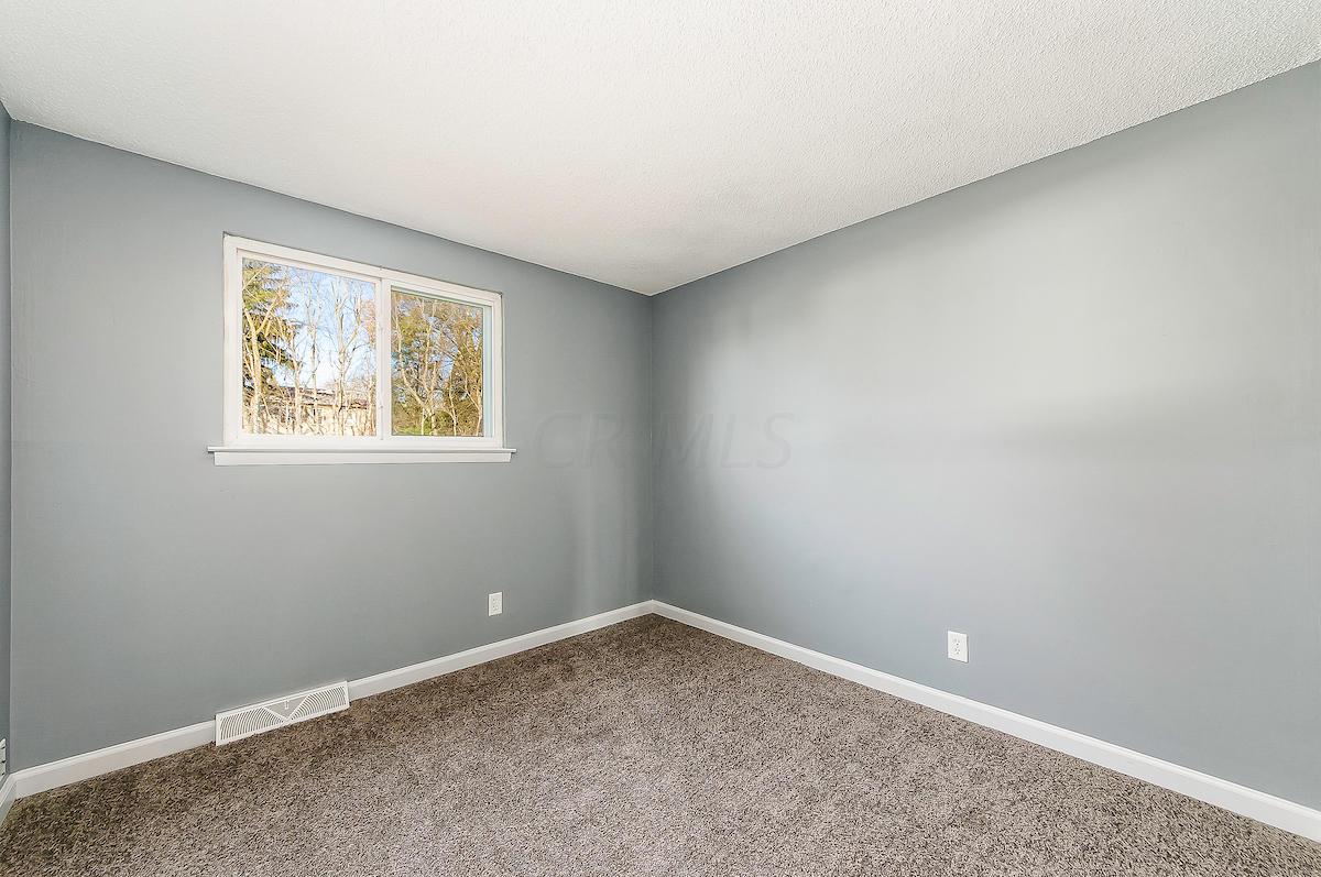 4977 Refugee Road Columbus, OH 43232 - Photo 13 of 22 Gallery Image 13