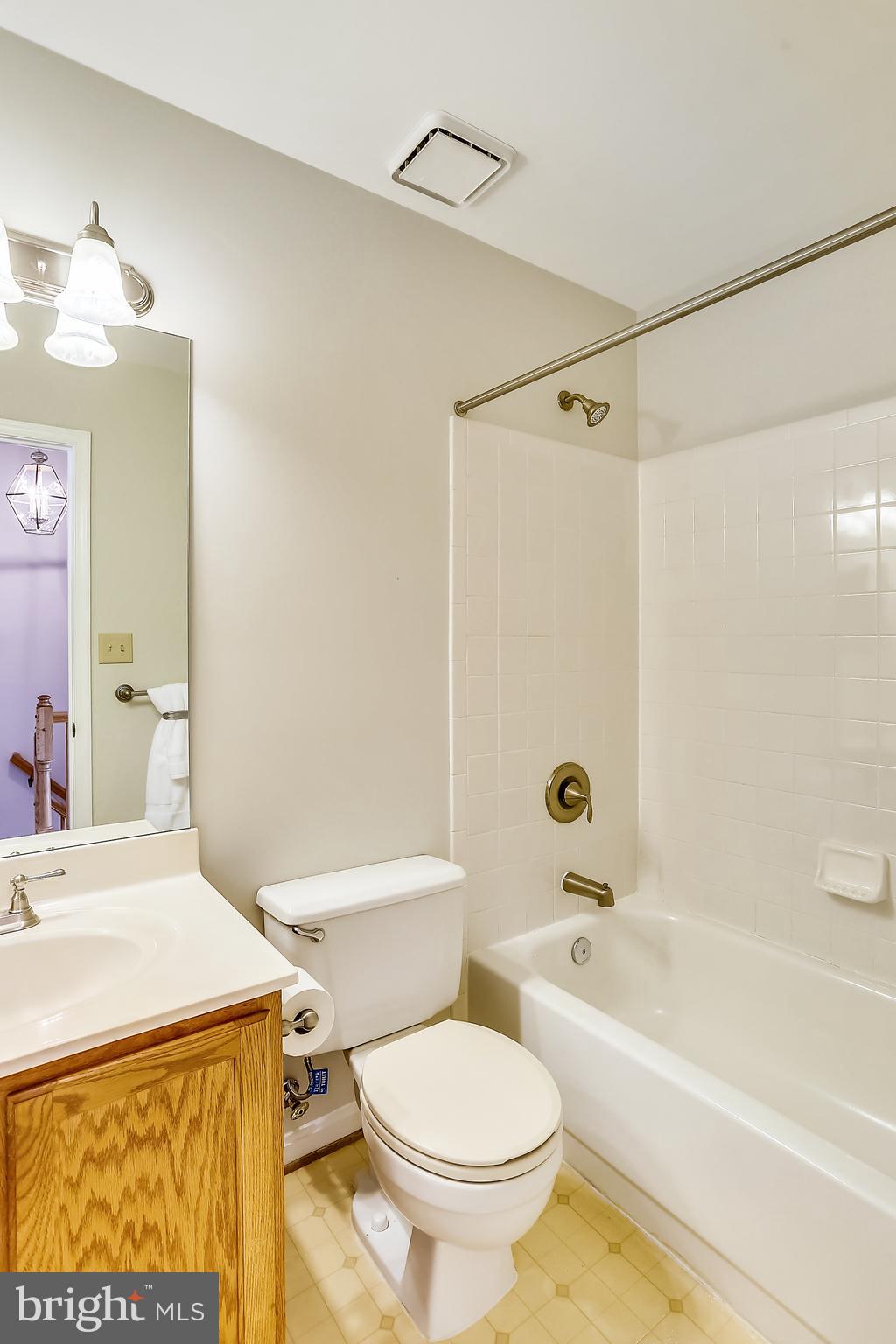 313 Ridgepoint Place Gaithersburg, MD 20878 - Photo 24 of 52 a bathroom with a sink a toilet and a bathtub