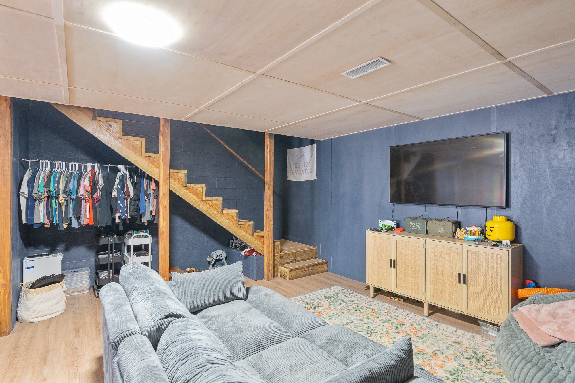 3080 Bible Hill Road Parsons, TN 38363 - Photo 39 of 76 a living room with furniture and a flat screen tv