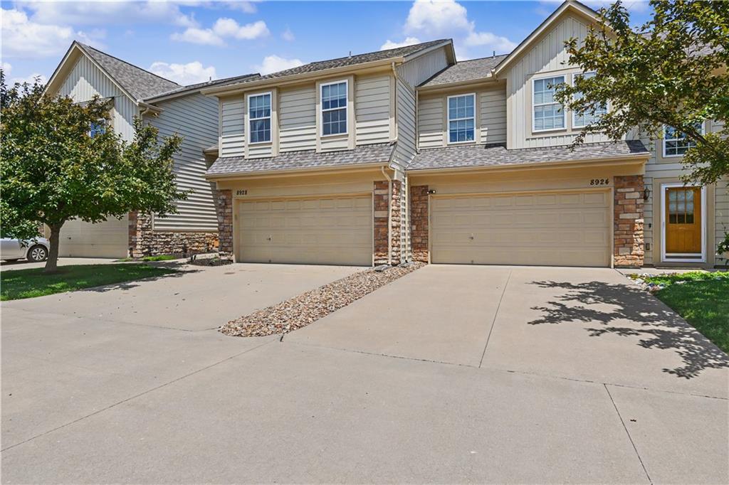 8928 Inkster Street Lenexa, KS 66227 - Photo 2 of 31
