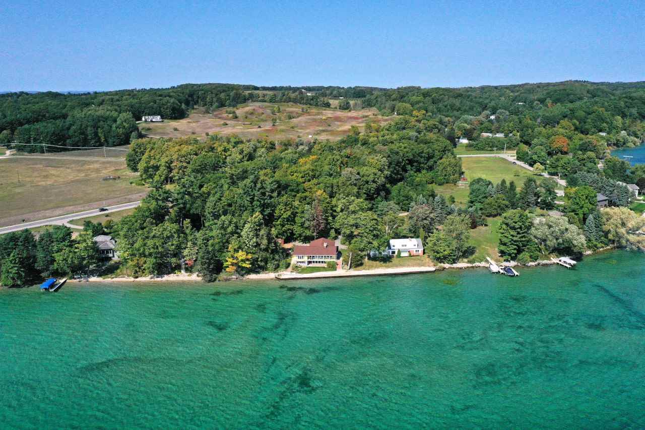 1946 Pine Point Road Traverse City, MI 49686 - Photo 6 of 47 1889701-5.JPG