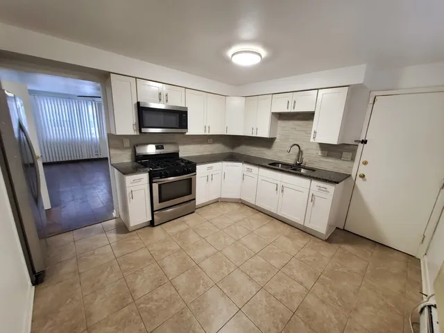 $1,750 | 4927 North Lester Avenue, Unit 103, Chicago, IL 60630