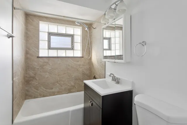 $1,750 | 4927 North Lester Avenue, Unit 103, Chicago, IL 60630