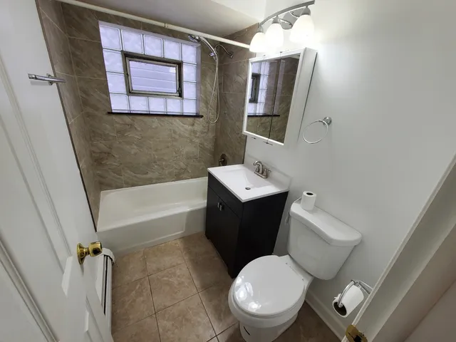 $1,750 | 4927 North Lester Avenue, Unit 103, Chicago, IL 60630